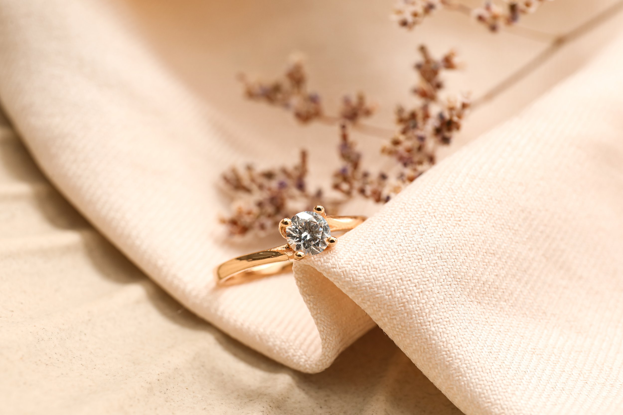 Choosing Between Lab-Grown and Natural Diamonds: A Guide to Engagement Ring and Wedding Band Budget